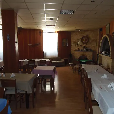 Fteres Hotel *